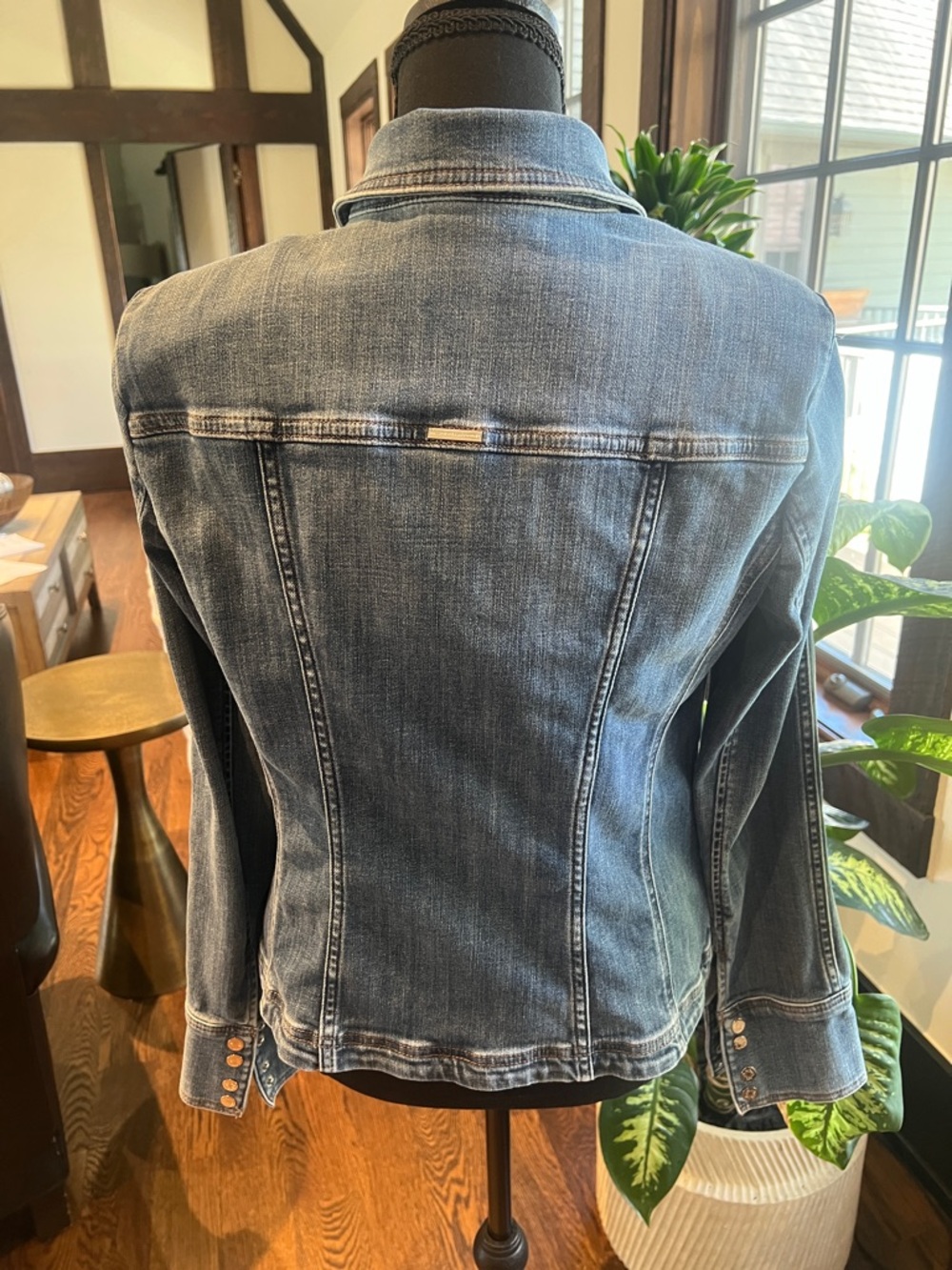 White House Black Market Distressed Blue Denim slightly fitted Jacket - Picture 4 of 8